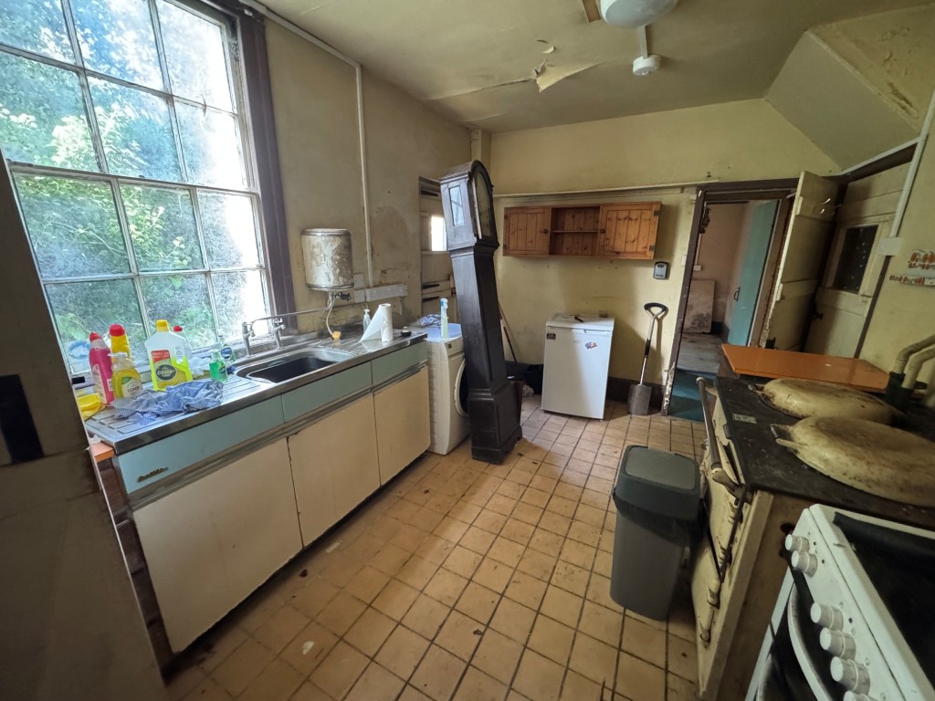 Lot: 128 - DETACHED COTTAGE FOR TOTAL REFURBISHMENT IN POPULAR VILLAGE - Kitchen - alternative view